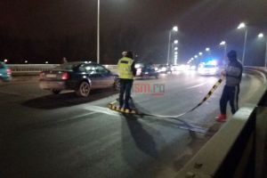 UPDATE. Accident pe podul Decebal. Un şofer încătuşat, alcoolemie enormă!