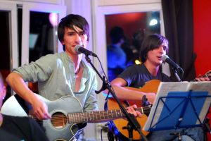 Cântec manifest pentru România, lansat de doi tineri din Alba: „Ăştia te mint, te fură şi te calcă în picioare”