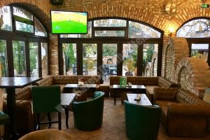 TÂRGOVIȘTE: Happy Hour la Berăria „Vlad Țepeş”! Reducere de 50% la toate băuturile