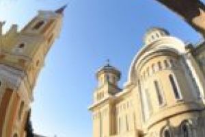 ACUZE ŞOCANTE! Terenurile oferite investitorilor de Primăria Caransebeş au ajuns pe mâna unor speculanţi imobiliari! În 80% din cazuri!