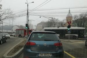 Fire STPT rupte de un troleibuz la Punctele Cardinale