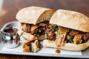 Sandviciurile consumate anual in Marea Britanie au ”acelasi impact asupra mediului ca milioane de masini”