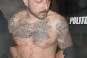 Şi-a folosit soţia şi copilul minor drept scut în faţa poliţiştilor pe care i-a înjurat ...