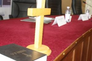 Bărbat reţinut pentru că nu a respectat distanţa faţă de fosta soţie