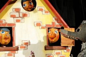 Iubitorii de poveşti cu tâlc sunt poftiţi la teatru