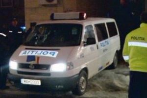 Tentativă de crimă în Mureş. L-a lovit pe fiul concubinei sale în cap, de mai multe ori, cu un scaun metalic