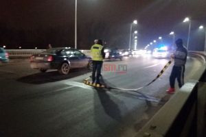 FOTO&VIDEO. Accident pe podul Decebal. Poliţiştii au stabilit alcoolemia vinovatului