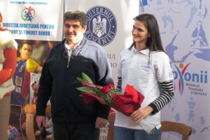 Campionii României în şcoală: Ligia Grozav s-a întâlnit cu elevii de la Liceul Lucian Blaga (FOTO)