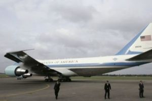 Trump a CERUT DOUĂ  SUPER FRIGIDERE pentru  AIR FORCE ONE. Cât costă şi care este motivul
