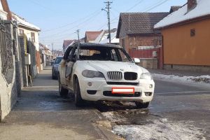 FOTO – Cinci incendii în wekendul trecut în Sibiu. O maşină atacată cu cocktailuri Molotov