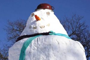 Cel mai înalt om de zăpadă din Europa a fost construit în Harghita