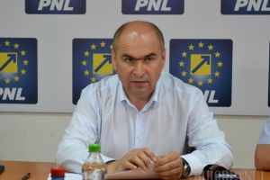 „Puci” în PNL: O grupare din partid vrea să-l pună pe Bolojan preşedinte al PNL şi să 