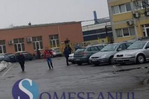 CLUJ: Trei persoane au căzut în gol de la peste 6 metri, de la o fabrică din Gherla FOTO