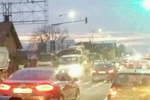 Blocaj în Floreşti, din cauza lucrărilor la canalizare: Cineva a turnat beton în canalizare - FOTO