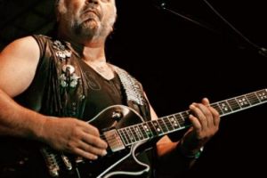 Phoenix aduce la Târgu-Mureş turneul  ”Sinteza – Rapsodia”