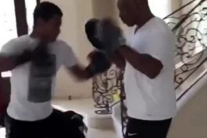 Mike TYSON pregăteşte un BOXER care-l MOȘTENEȘTE