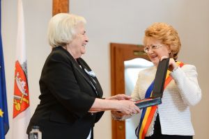 FOTO Sibiul are un nou cetăţean de onoare. Pe Lucia Ana Țeposu-Marinescu