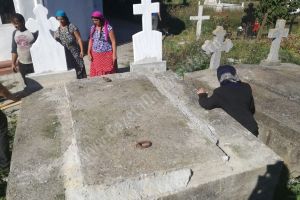 BĂLTENI: Hoţii au spart cavourile romilor şi au plecat cu banii şi bunurile lăsate asupra morţilor