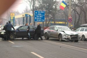 FOTO. Accident pe str. Oaşului din Cluj, exact în dreptul indicatorului spre Satu Mare