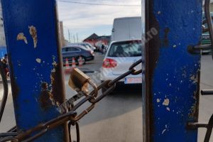 Zeci de şoferi au fost blocaţi ore întregi la RAR Dâmboviţa
