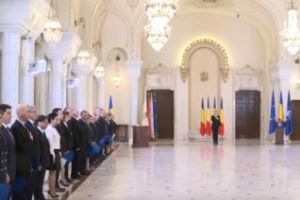 Guvernul Dăncilă a depus jurământul. Iohannis: Sper să înceteze şi această ţopăială guvernamentală