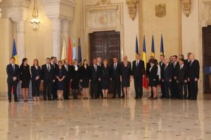 Miniştrii noului Guvern au fost învestiţi 