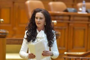 Românii de pretutindeni vor desfiinţarea ministerului condus de Natalia Intotero