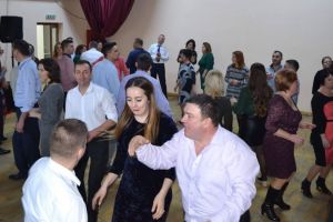 Praznicul Sfinţilor Trei Ierarhi, sărbătoarea reconcilierii. La sate, se ţine Jocul însuraţilor