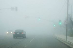 Traficul se desfăşoară în condiţii de ceaţă, marţi dimineaţa, în Alba. Cinci drumuri din ţară, închise pe timp de iarnă