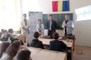 În mijlocul elevilor