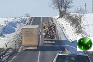 Jungla de pe E 85, spre Siret: depăşire între tiruri, în vârf de rampă