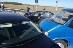 Trei maşini implicate într-un accident pe DN 71, la intersecţia spre Titu