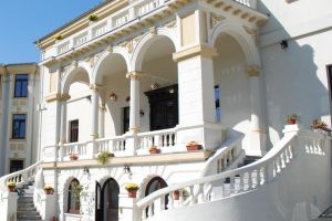 Facultatea de Teologie din Craiova îşi sărbătoreşte ocrotitorii spirituali