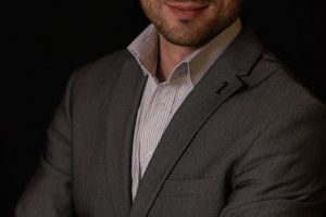 Preşedintele TNL Alba, Adrian Iancu: Tinerii liberali iniţiază un protest online sub hashtag-ul #NuÎnNumeleMeu, împotriva complicităţii unor rectori de a susţine un agramat la Ministerul Educaţiei