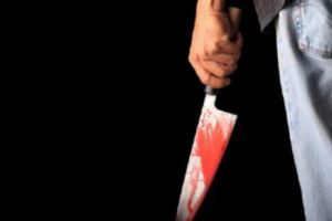 ATACATĂ cu un cuţit în timp ce făcea SEX. O amantă şi-a ÎNJUNGHIAT rivala 