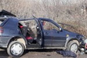 GALERIE FOTO: Accident GRAV pe DN 2B / O persoane a ramas incarcerata