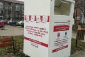 Containere pentru haine, umplute până la refuz de reşiţeni