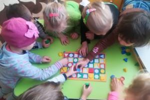 Hai la grădiniţă! în anul şcolar 2018 – 2019:  Șansă la grădiniţă pentru 400 de copii din comunităţi defavorizate