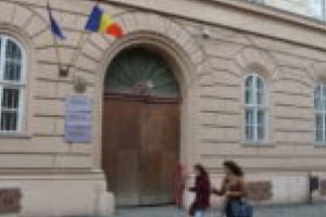 Trei poliţişti şi un jandarm, trimişi în judecată pentru că au băgat în spital doi cetăţeni