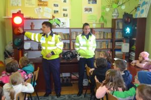 Circa 22.000 de lei de la Consiliul Judeţean Alba pentru implementarea proiectelor ”Educaţie rutieră” şi ”Prietenii pompierilor”, în şcoli