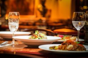 RESTAURANTUL exclusivist care a PĂCĂLIT toată planeta. Plecat la drum cu 10 lire, The Shed ajunge cel mai bun restaurant din LONDRA