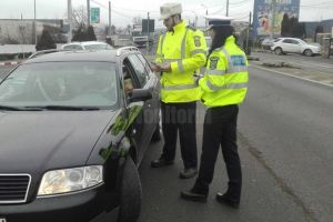 Peste 50 de şoferi, rămaşi fără permis în doar patru zile