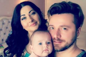 Gabriela Cristea si Tavi Clonda s-au pozat cu fiica lor, dar toată lumea a observat un detaliu pe care nu ai cum să îl ratezi. Ce se vede în imagini