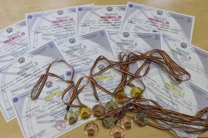 Şapte elevi abrudeni, premiaţi la Concursul Naţional de Geografie ”La şcoala cu ceas” din Râmnicu Vâlcea 2018. Unul dintre ei a obţinut şi cupa, pentru cel mai mare punctaj