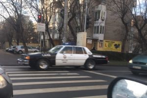 FOTO. Șoferul cu maşina poliţiei americane, sancţionat aspru de poliţiştii sătmăreni