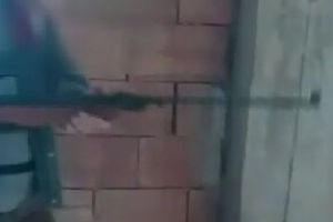 Percheziţie la domiciliul unui bărbat, suspectat că deţine puşcă fără autorizaţie