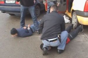 PERCHEZIȚII LA TRAFICANTI DE DROGURI DIN VALCEA