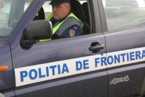 Caz INCREDIBIL din ROMÂNIA. Un poliţist de frontieră a fost BĂTUT şi STROPIT CU BENZINĂ