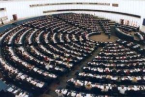 Avertisment de la Bruxelles. Care poate fi PRIMUL EFECT al instabilităţii JUSTIȚIEI