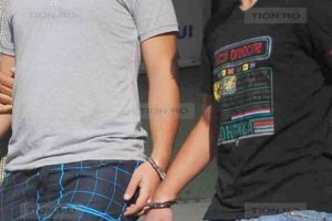 Adolescenti prinsi dupa ce au talharit un copil de 12 ani si i-au furat telefonul si hoverboardul